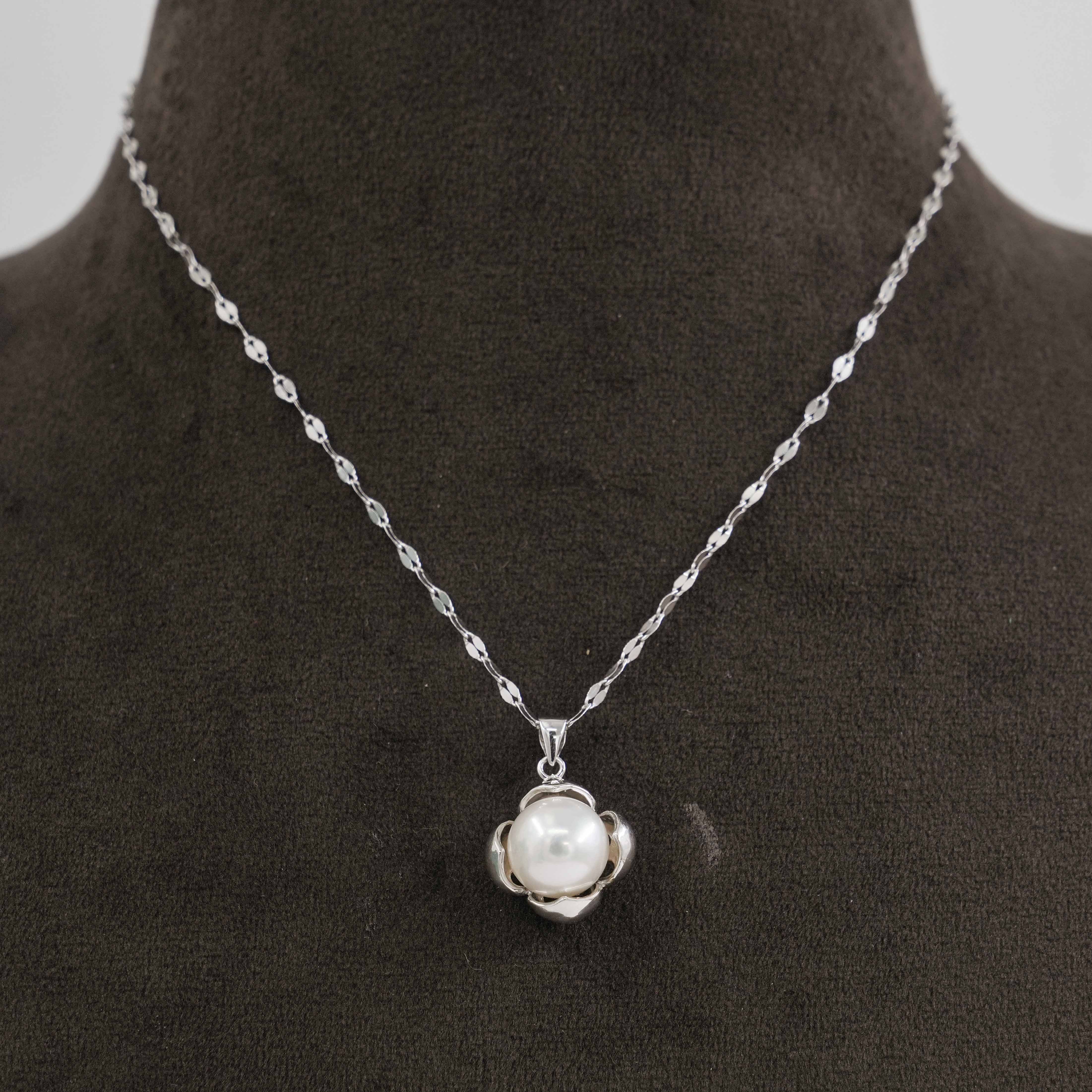 The Pearl Atelier by Kabra Pearls - 92.5 Silver Chain with Round Flower Pearl Pendant